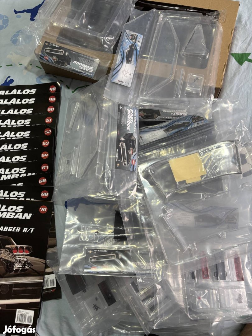 Eladó Dodge charger 1:8 11db elem