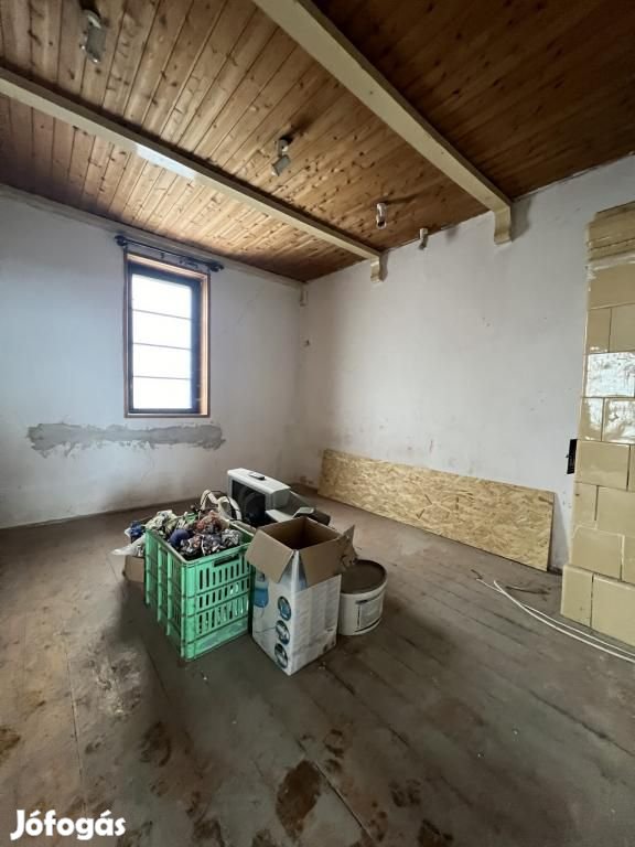 Eladó Dombóváron felújítandó 3 szobás családi ház