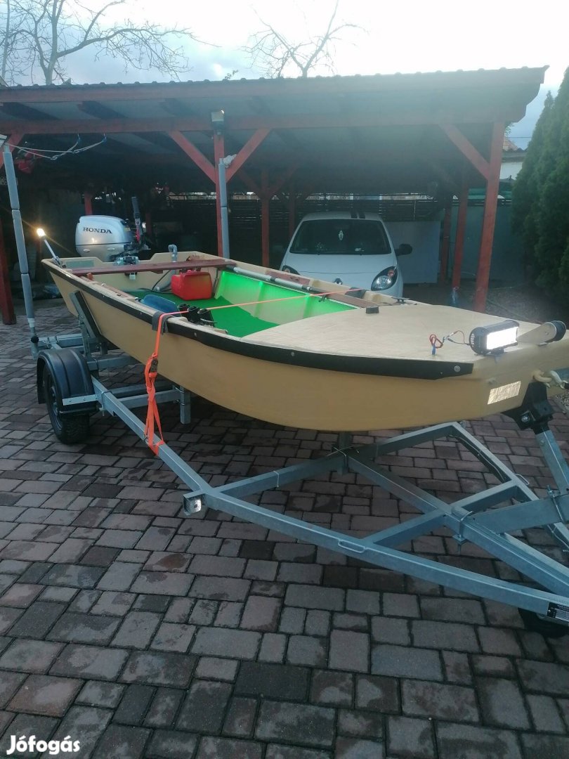 Eladó Dunai Csónak Motor Csónakszállító 