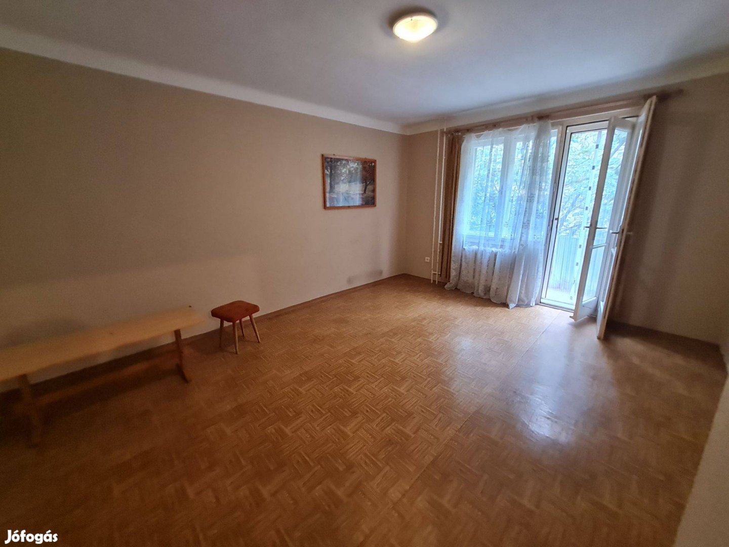 Eladó Dunaújvárosban egy 35nm-es, 1 szobás, 2. emeleti tégla lakás