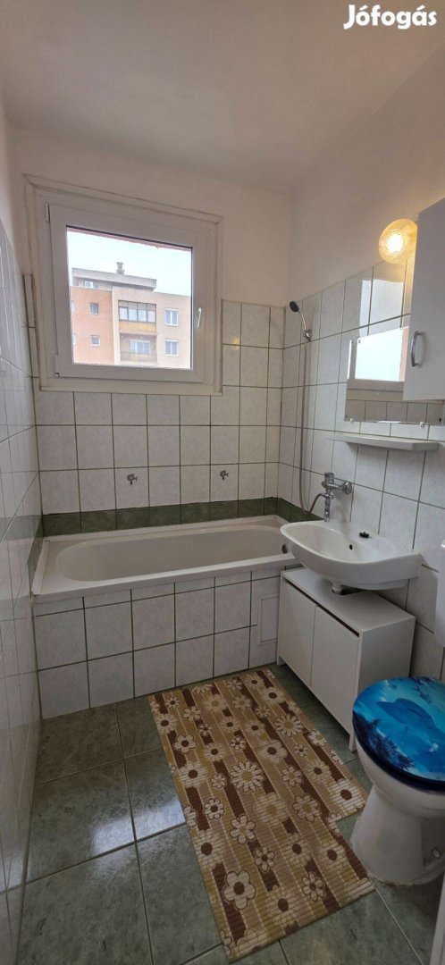 Eladó Dunaújvárosban egy 53 nm-es, 2 szobás Nagy Erkélyes