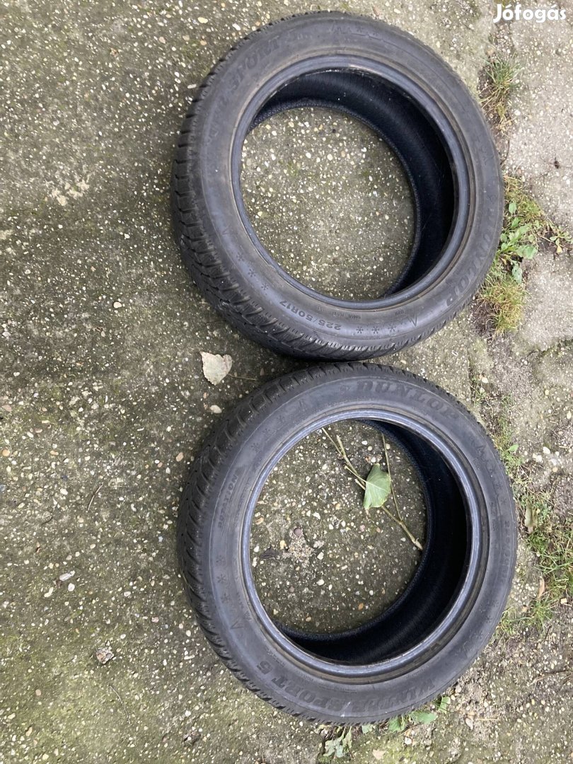 Eladó Dunlop 225/50 R17 téligumi