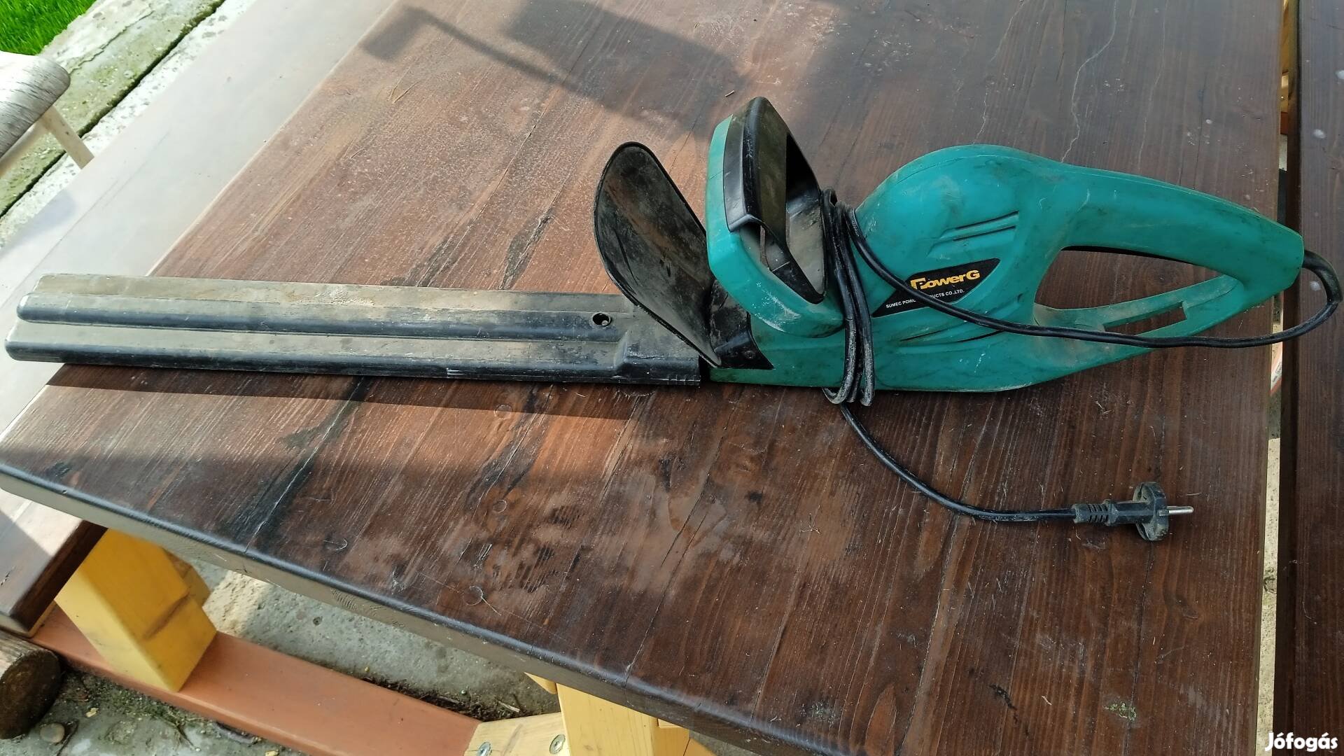 Eladó Elektromos sövénynyíró