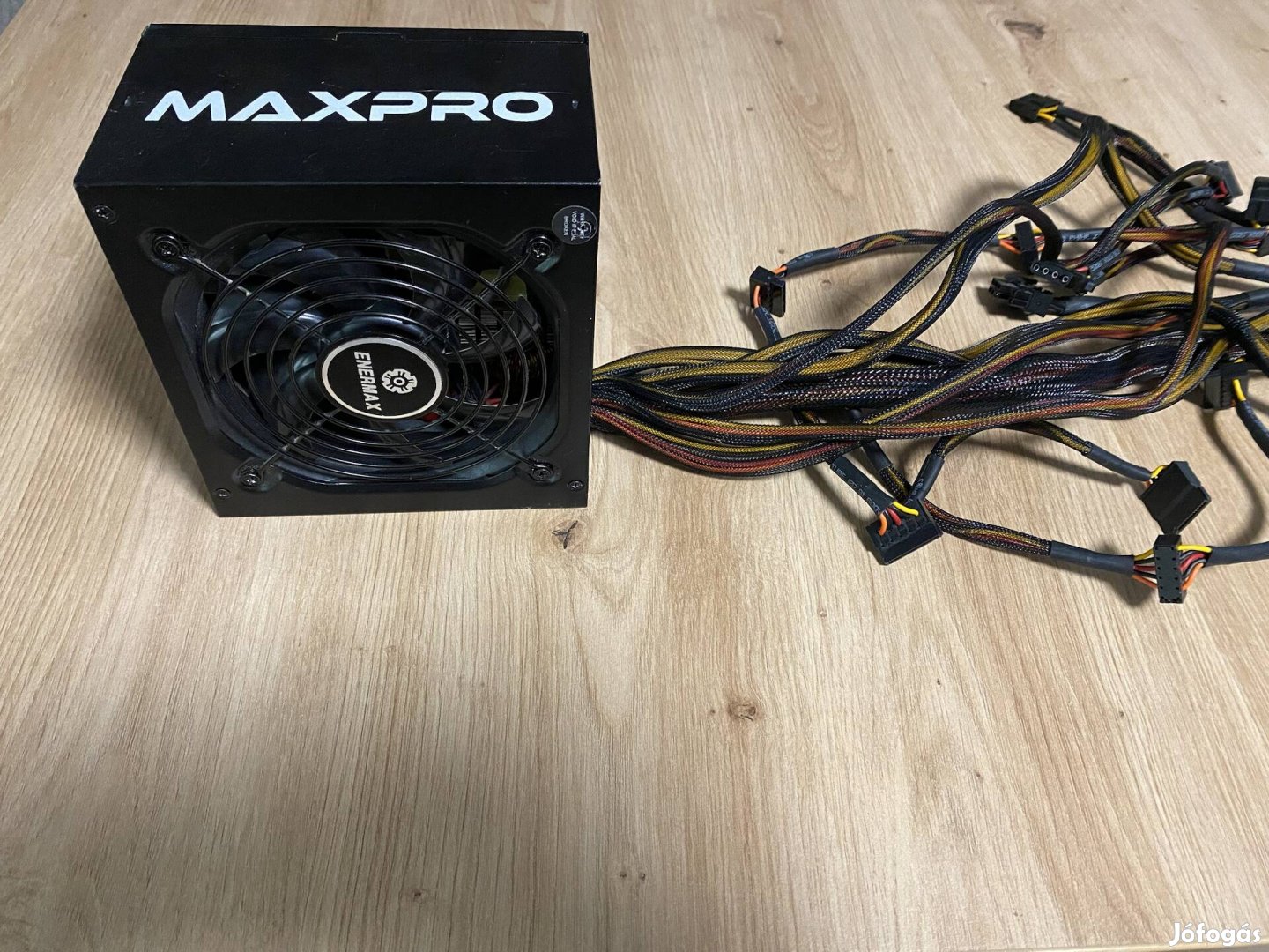 Eladó Enermax 700W-os táp