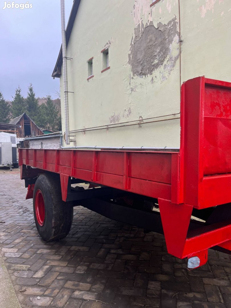Eladó Erdőgép egytengelyes pótkocsi