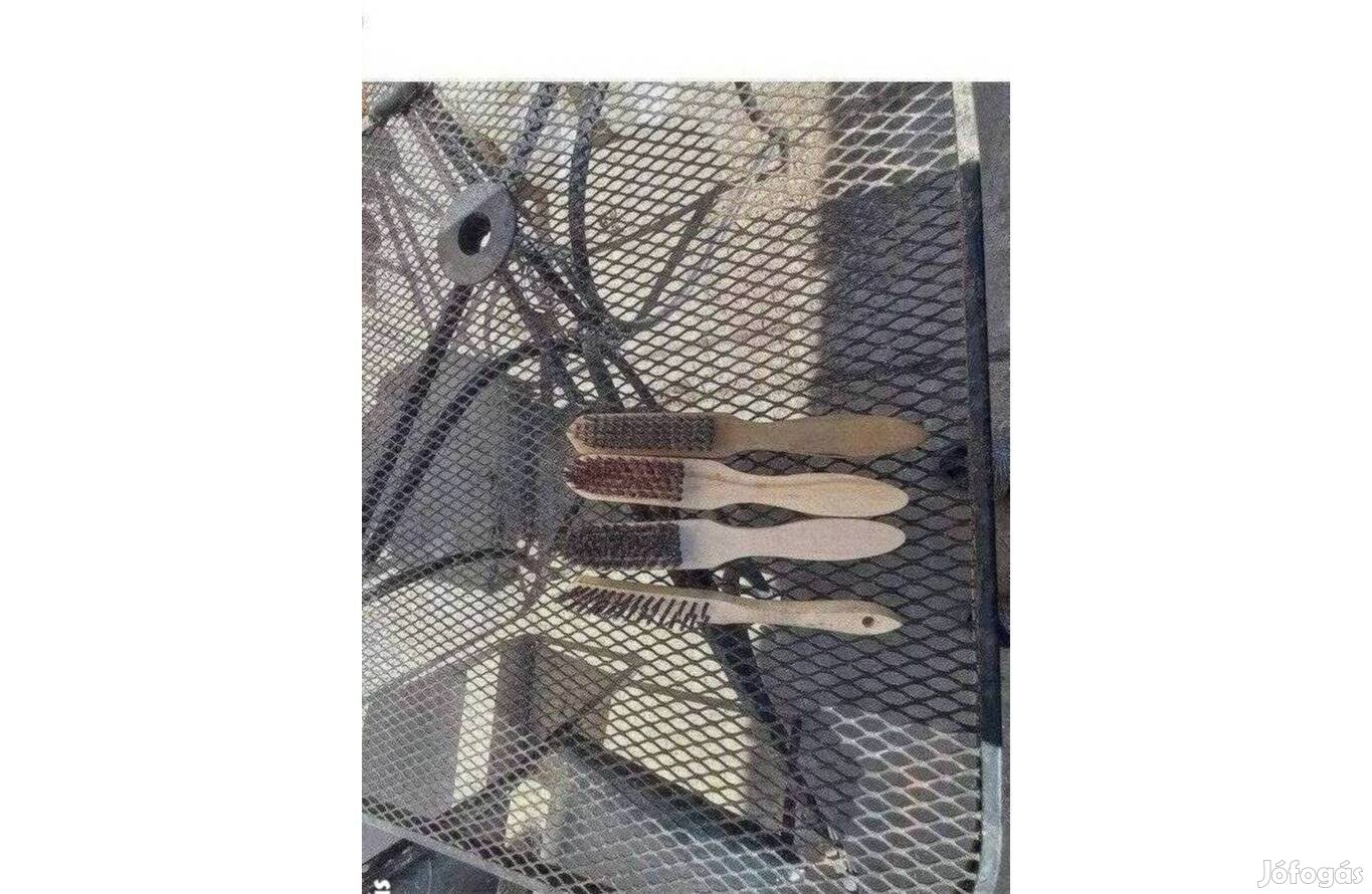 Eladó Fa nyelű Drótkefe