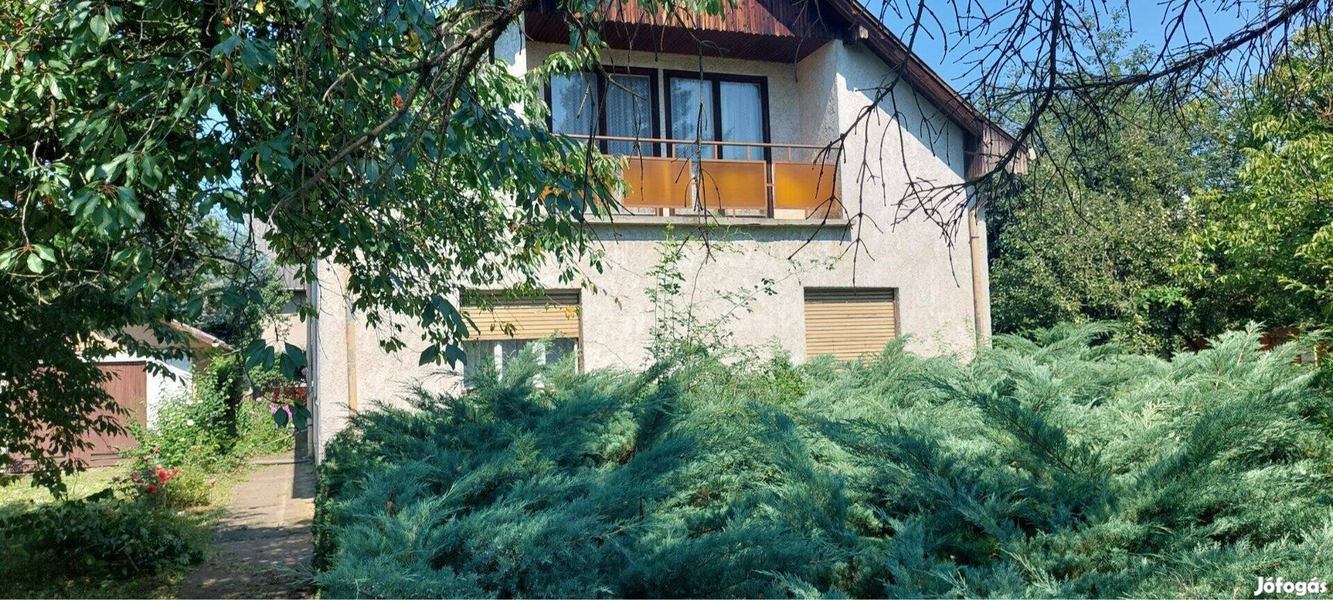 Eladó Felsőgödi családi ház