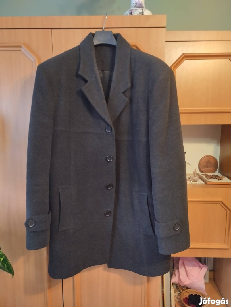Eladó Férfi szövetkabát.