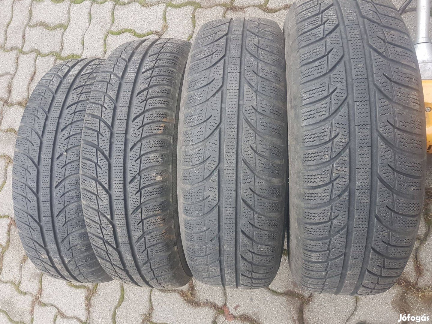 Eladó Ford 14-es téli kerekek