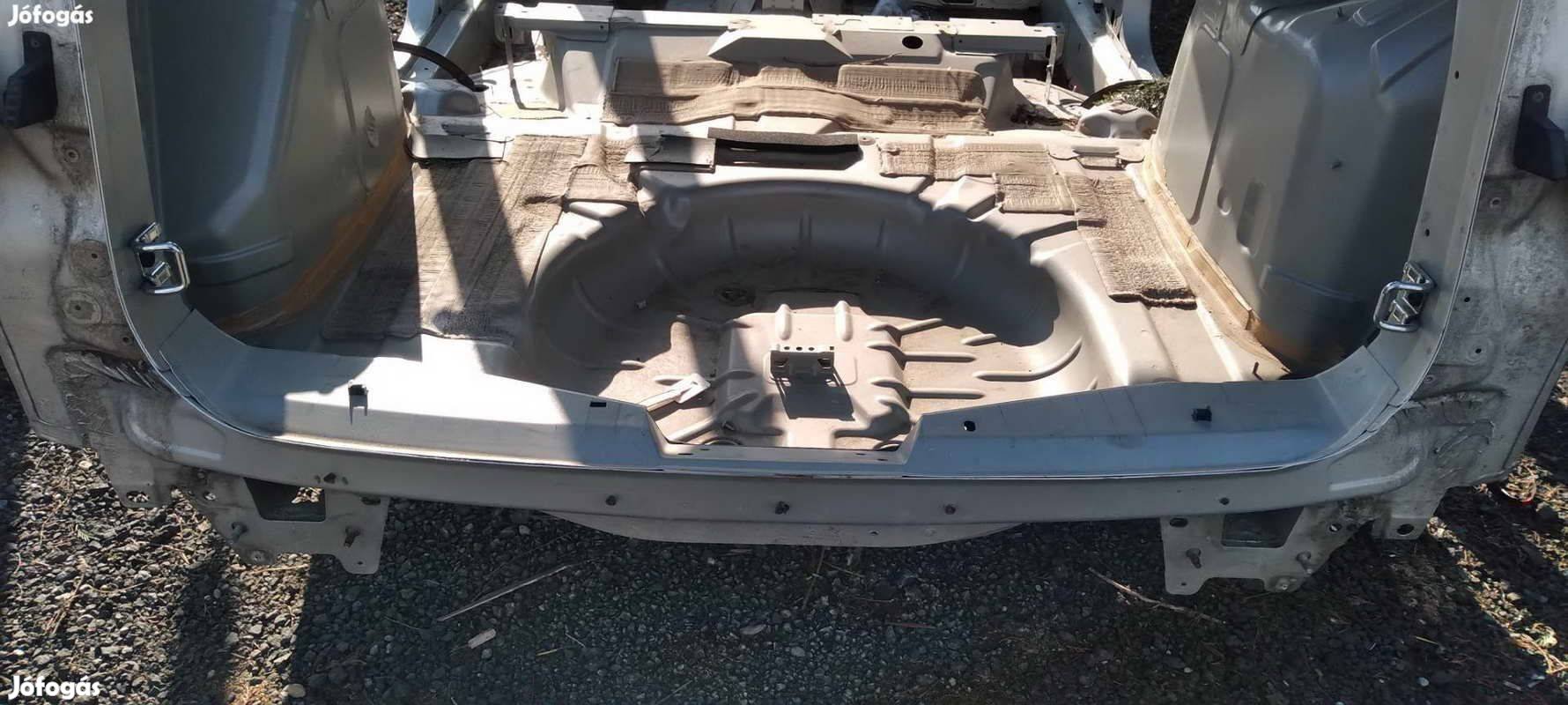 Eladó Ford C-Max hátfal 2011 től