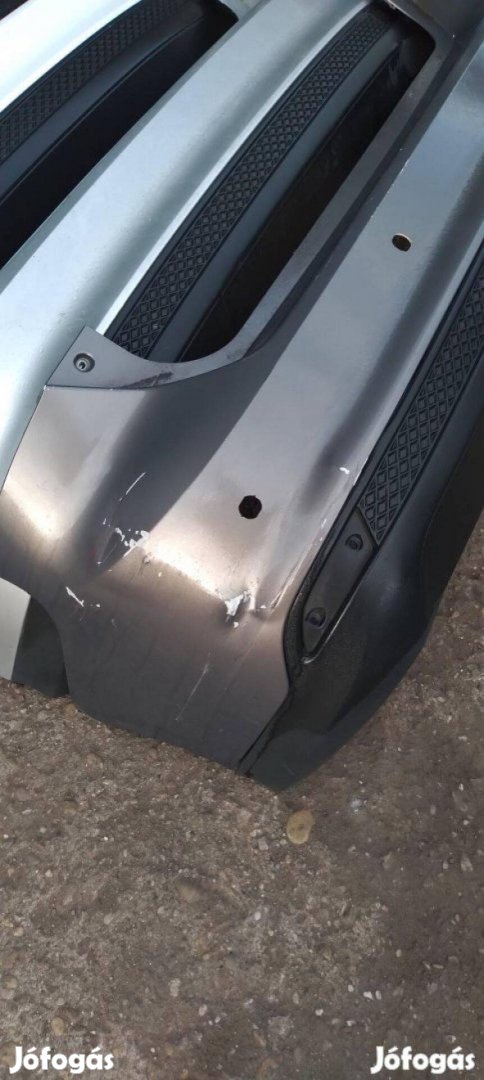 Eladó Ford Focus MK3 5 ajtós hátsó lökhárító enyhén húzással