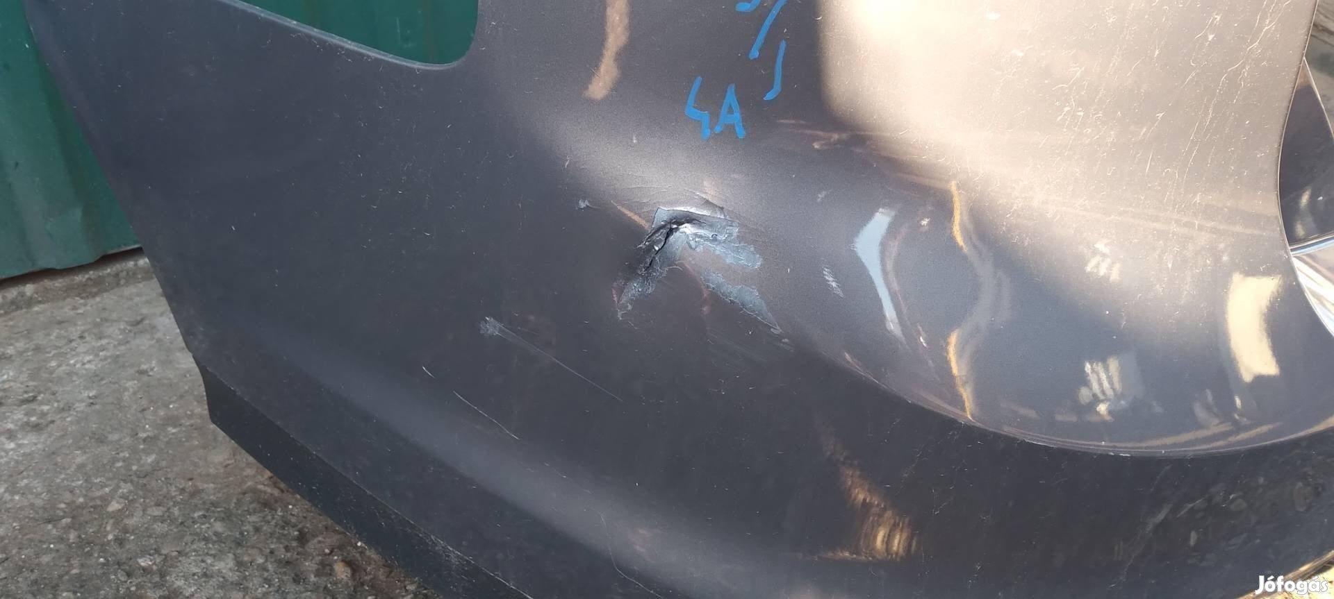 Eladó Ford Focus MK3 Sedan hátsó lökhárító négyajtós apró hibával