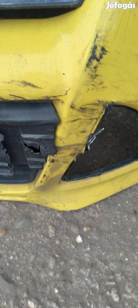 Eladó Ford Focus MK3 első lökhárító alkatrésznek vagy alkatrészei