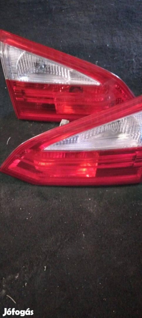 Eladó Ford Focus MK3 kombi hátsó lámpa belső a bal jobb led