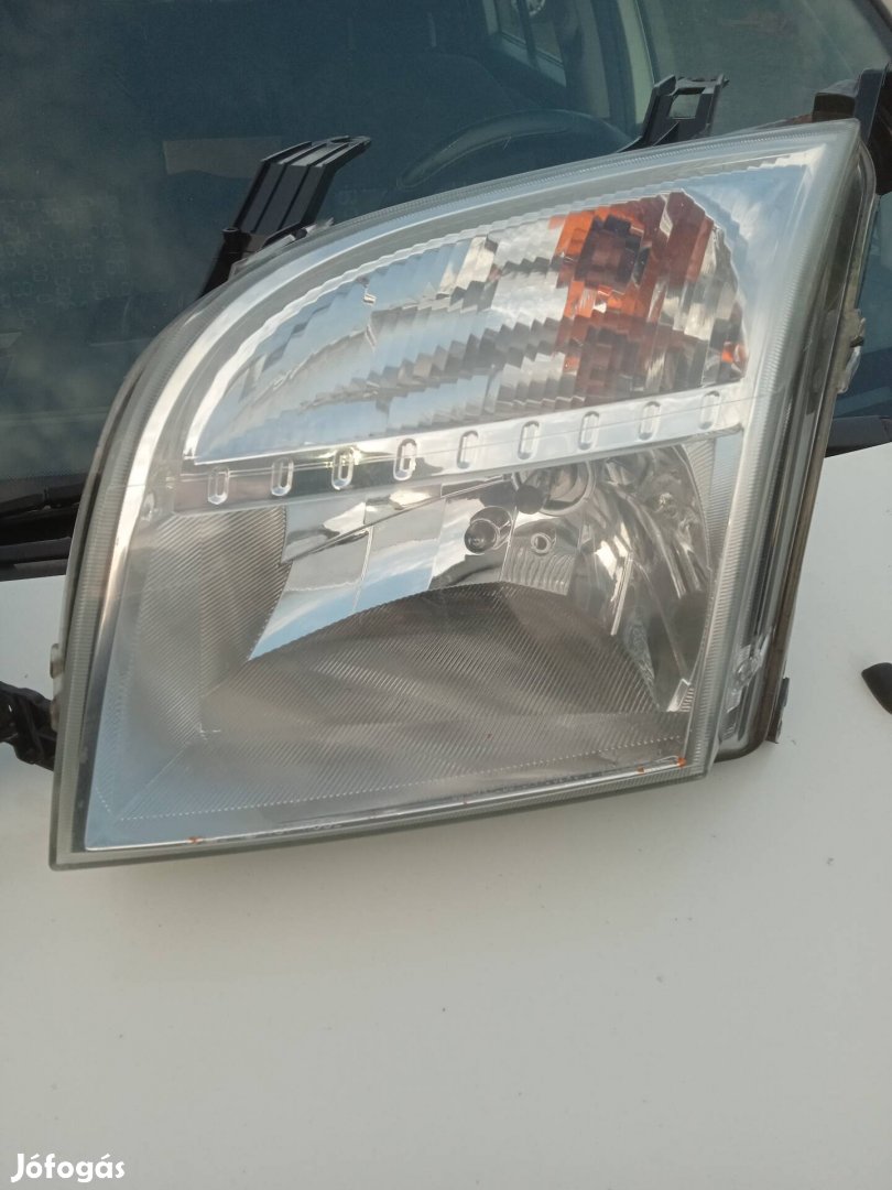 Eladó Ford Fusion első fényszórók.