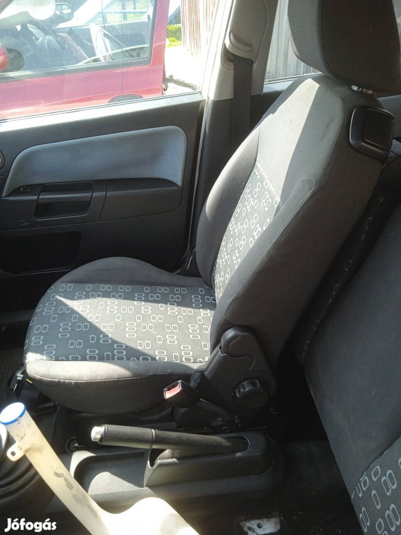Eladó Ford Fusion jobb első ülés.