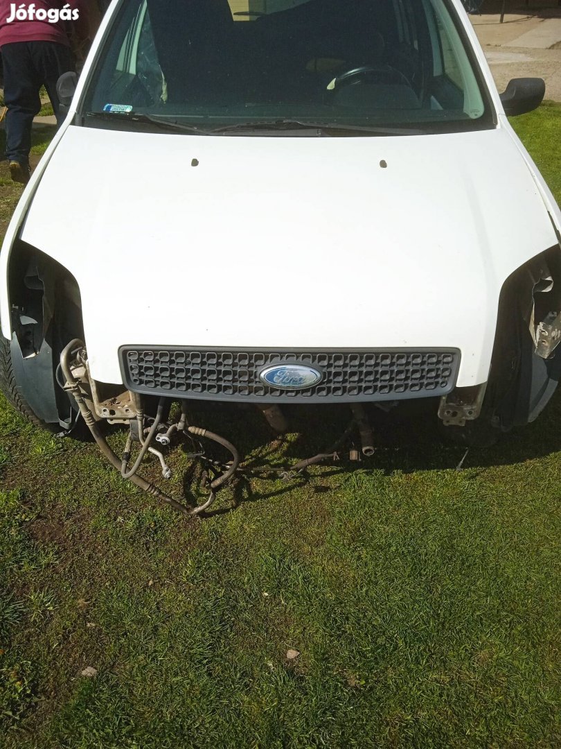 Eladó Ford Fusion motorháztető hütörácsal együtt.