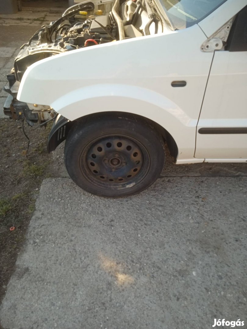 Eladó Ford Fusion sárvédők.