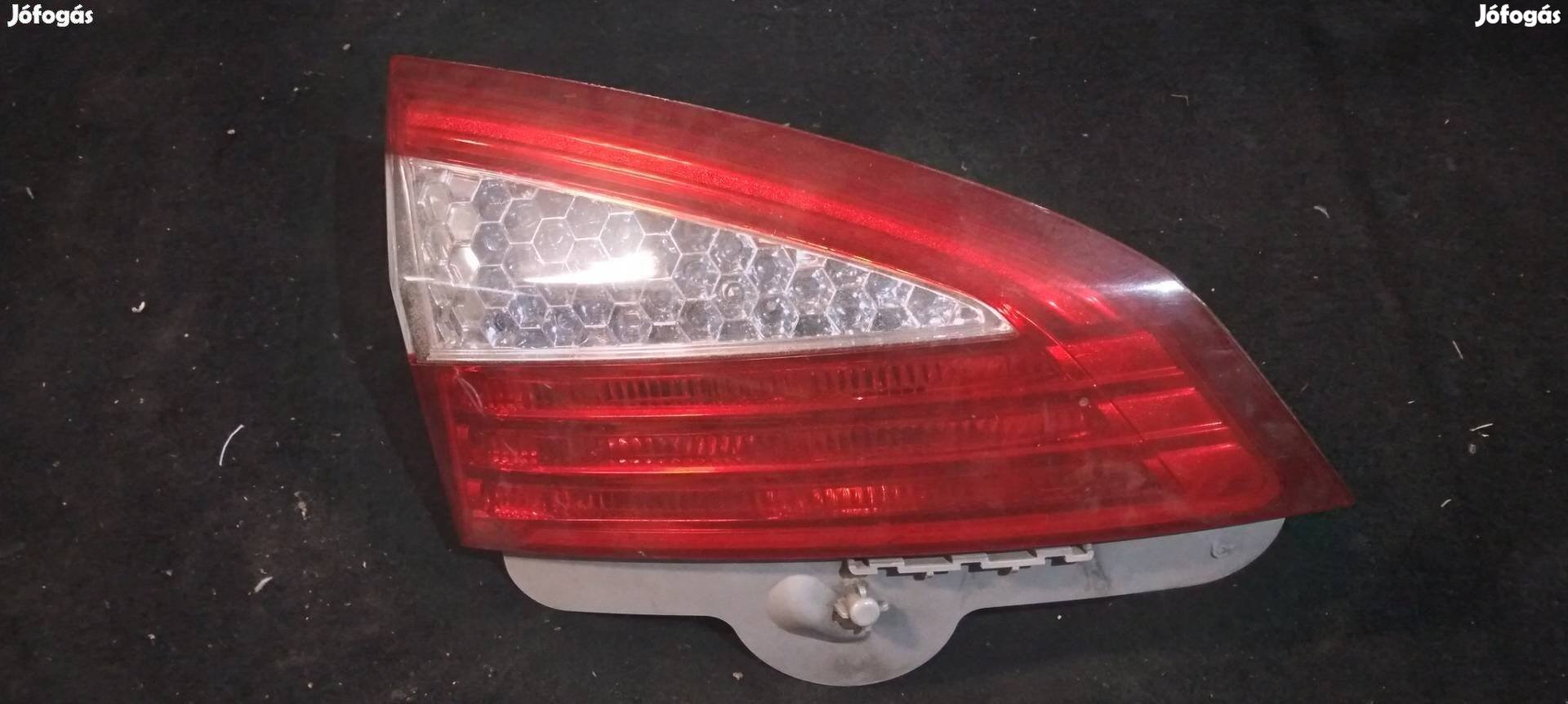 Eladó Ford Mondeo 4 kombi bal hátsó lámpa csomagtér ajtón