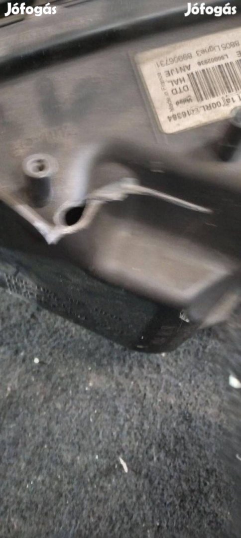 Eladó Ford Mondeo MK5 jobb első halogén fényszóró fül sérült