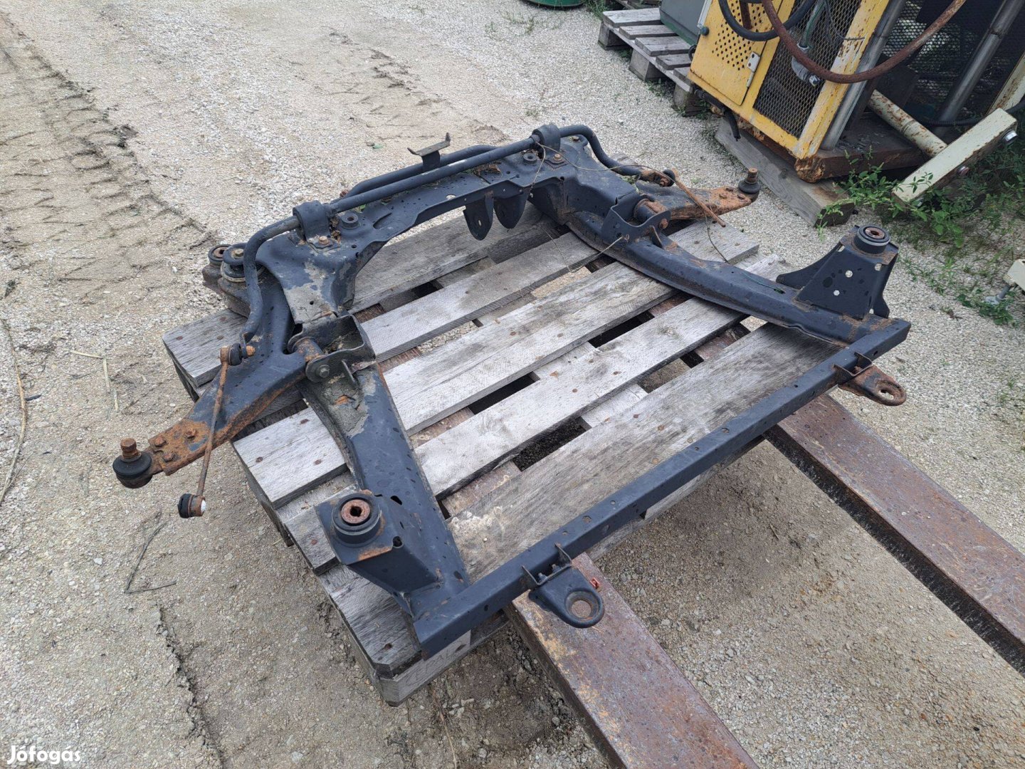 Eladó Ford Mondeo Mk3 első bölcső futómű tartó keret