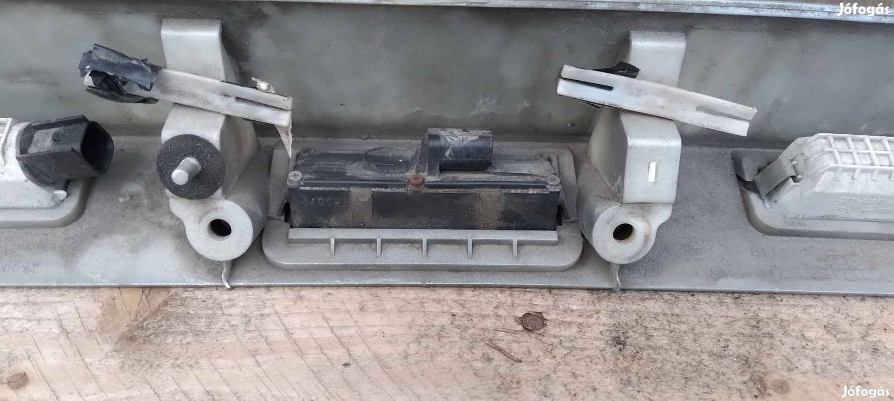 Eladó Ford Mondeo kombi csomagtér ajtónyitó gomb