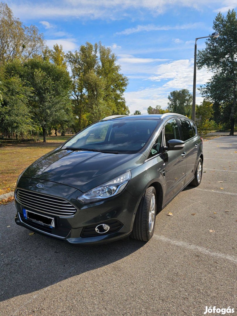 Eladó Ford S Max megkímélt állapotban