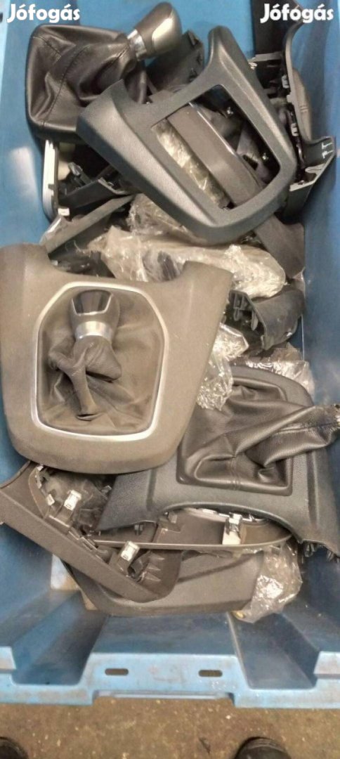 Eladó Ford fiesta mk7 váltó szoknya gomb burkolat stb