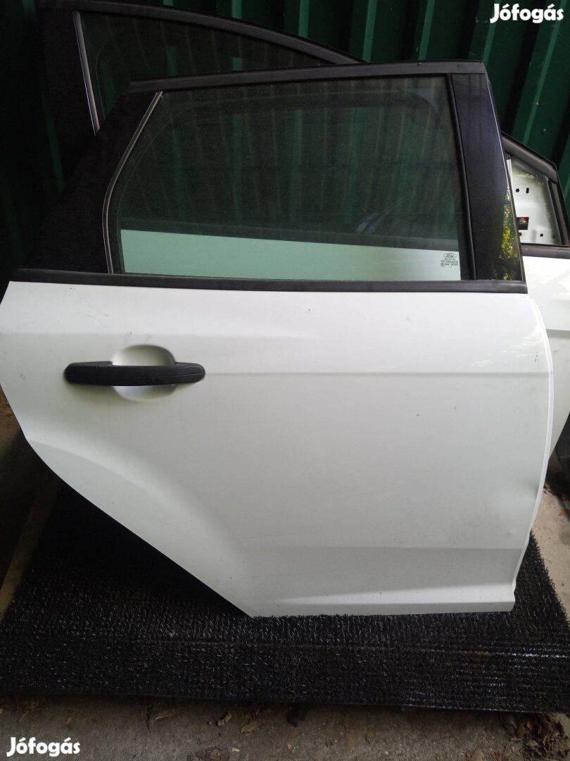 Eladó Ford focus MK3 kombi jobb hátsó ajtó olvasd el