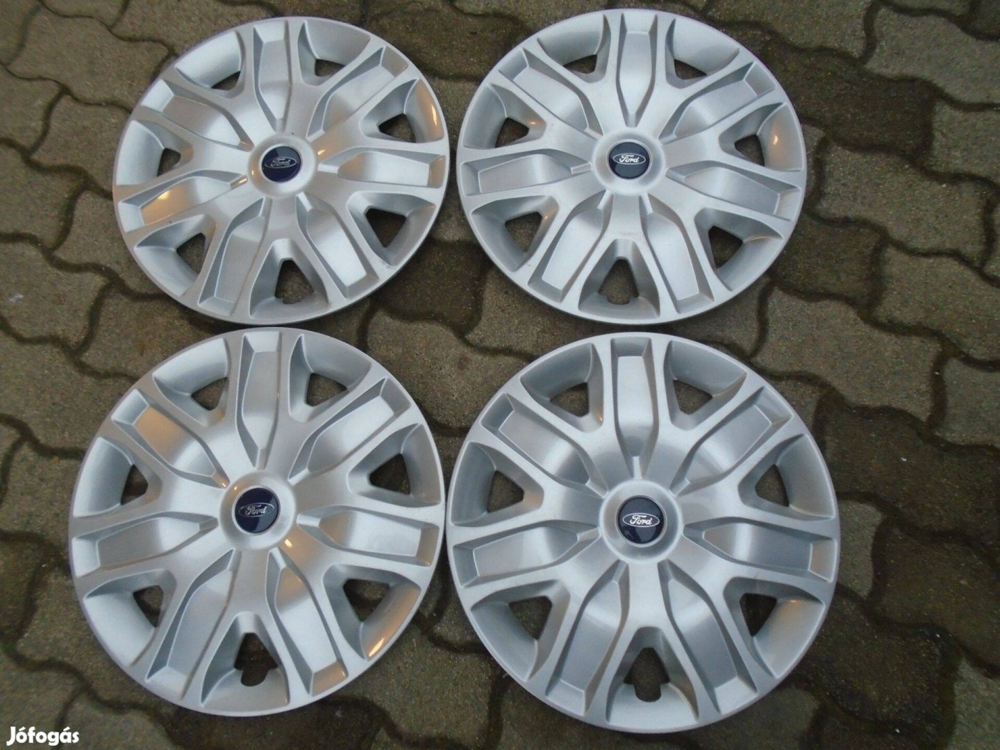 Eladó Ford gyári 17 dísztárcsa garnitúra