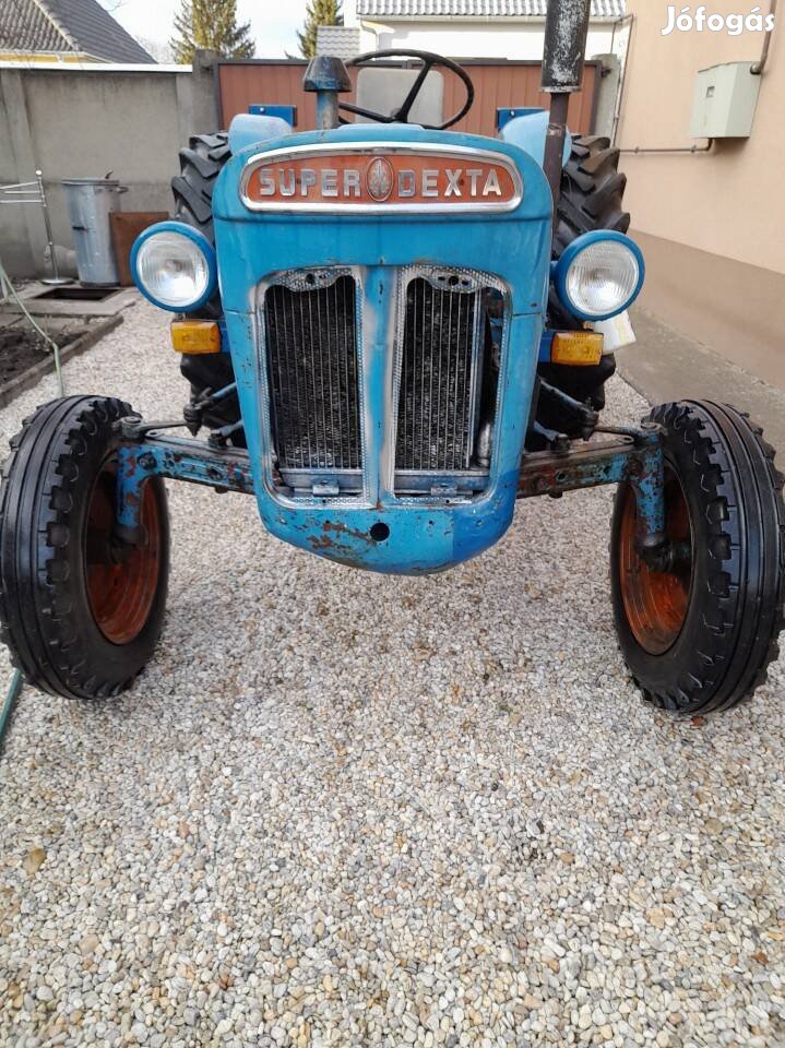 Eladó Ford traktor