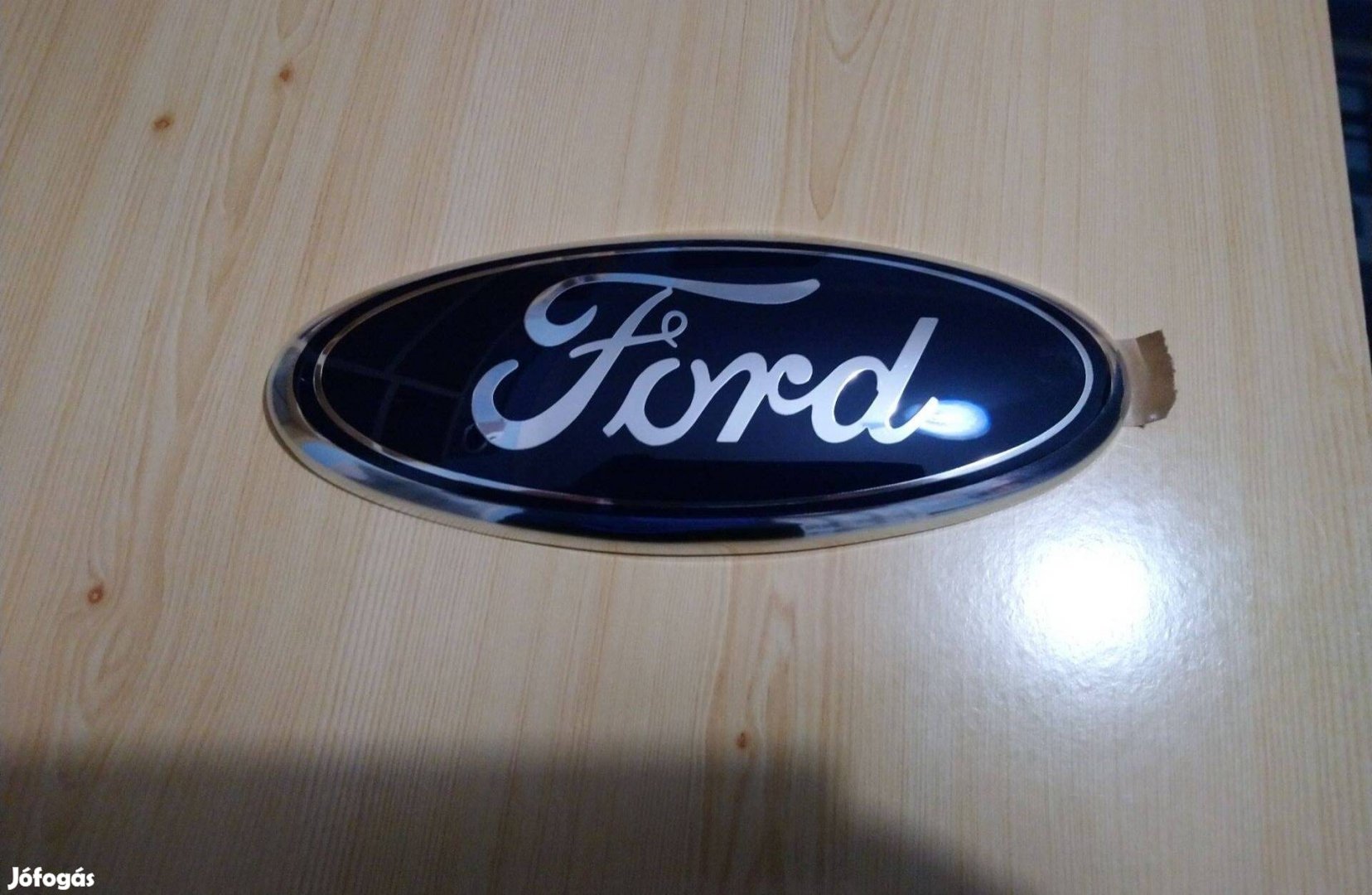 Eladó Ford új embléma