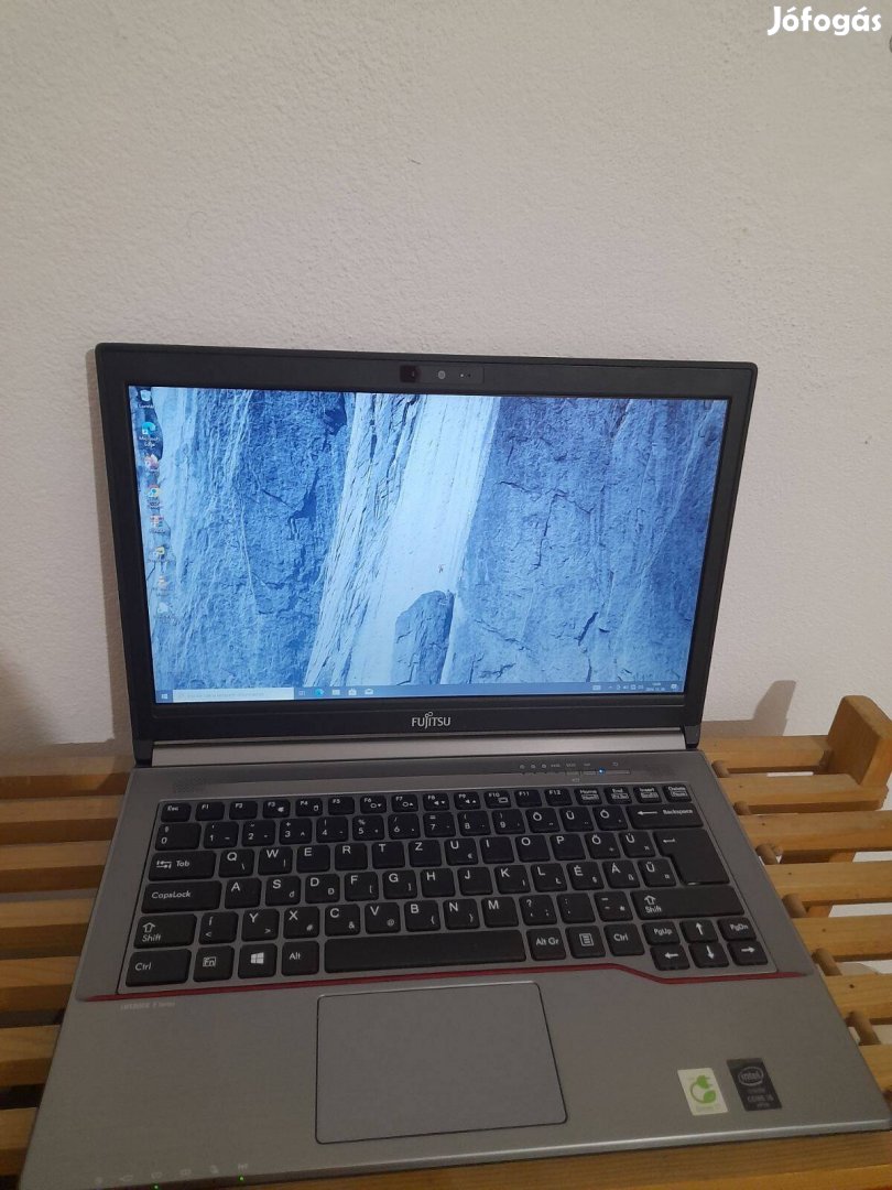 Eladó Fujitsu Lifebook E744 laptop jó áron