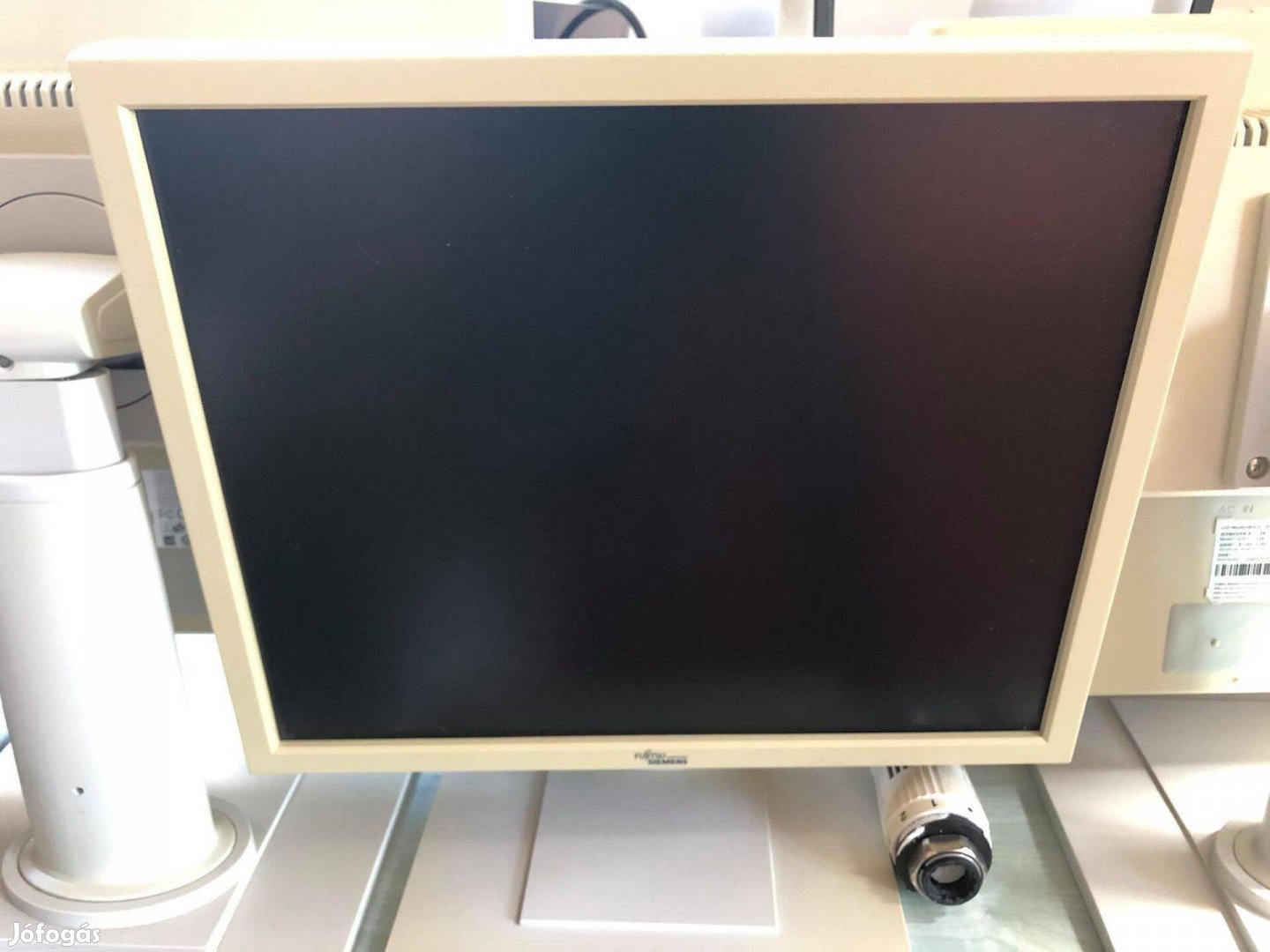 Eladó Fujitsu Siemens A17-3A TFT monitor beépített hangszóróval