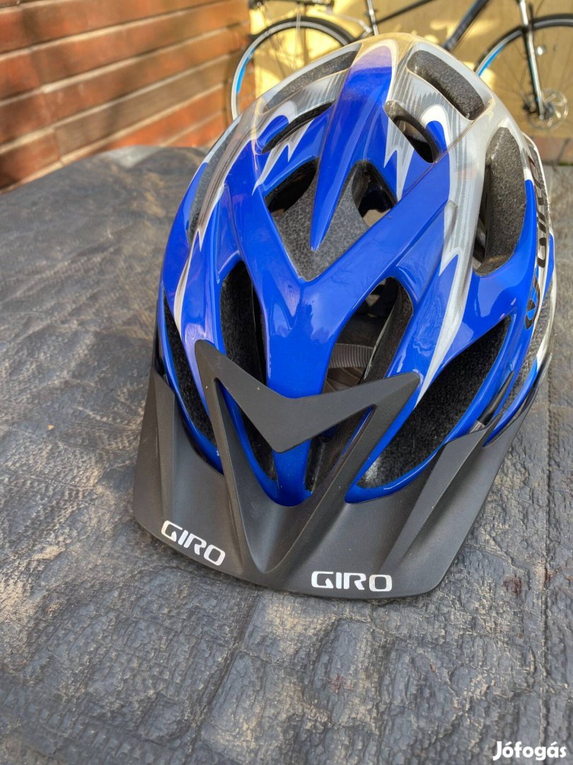 Eladó GIRO kerékpáros sisak