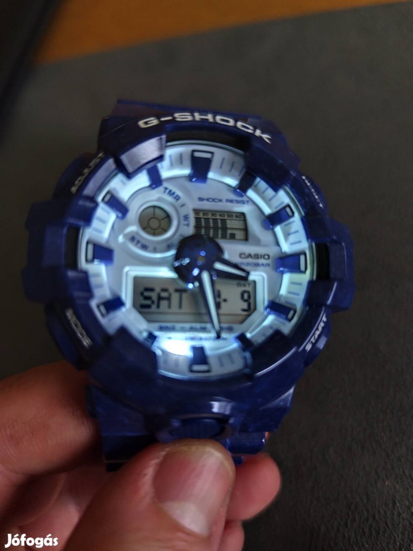 Eladó G shock kek karóra.