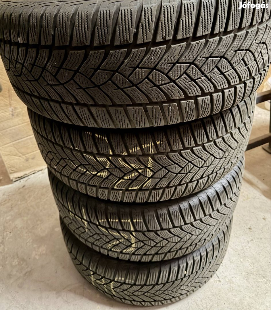 Eladó Good Year téli gumi 245/45r18