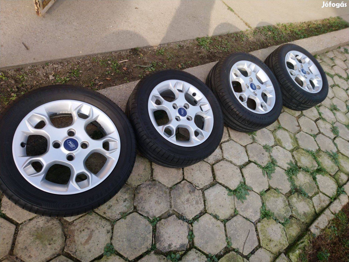 Eladó Goodyear 195/55R15 használt nyári gumi felnistől Ford Fiesta