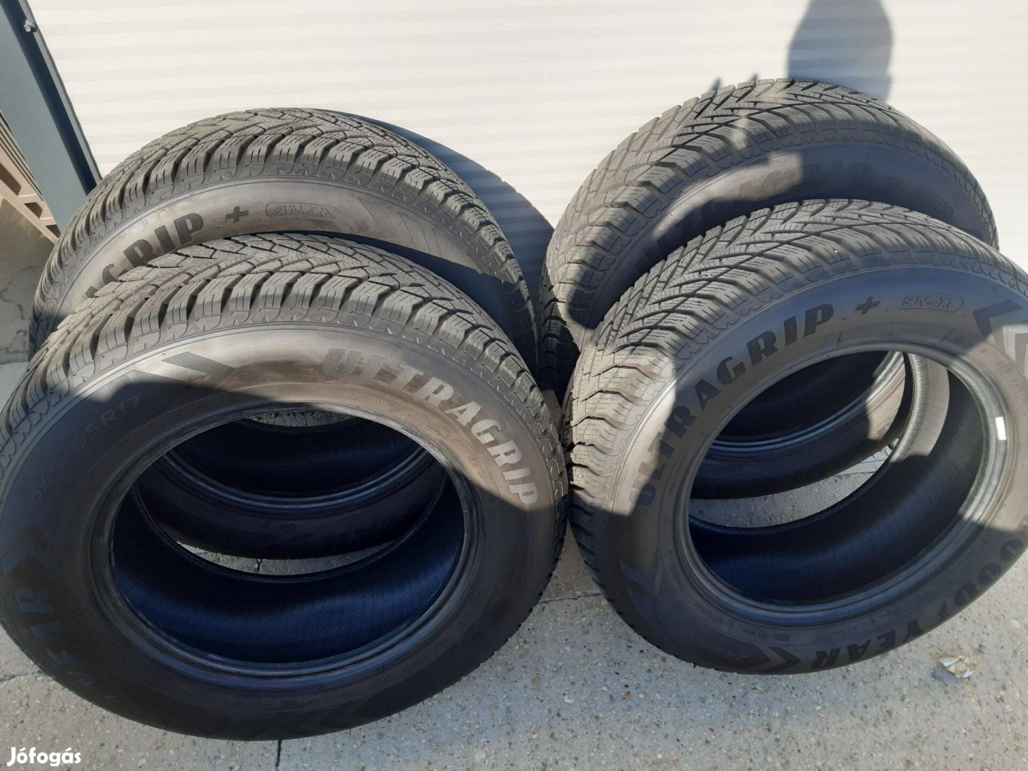 Eladó Goodyear Ultragrip 255-65-R17 4db autógumi