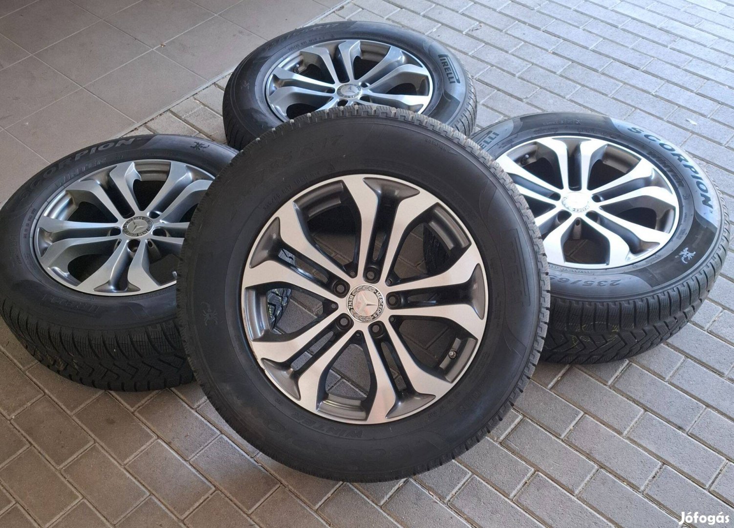 Eladó Gyári Mercedes GLC 5x112 17" alufelni szett téli gumikkal