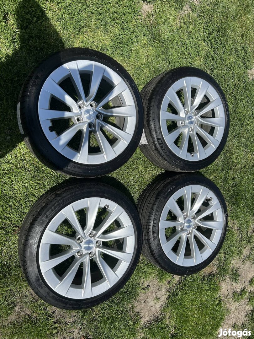 Eladó Gyári Tesla Model 3 nyárikerék garnitúra