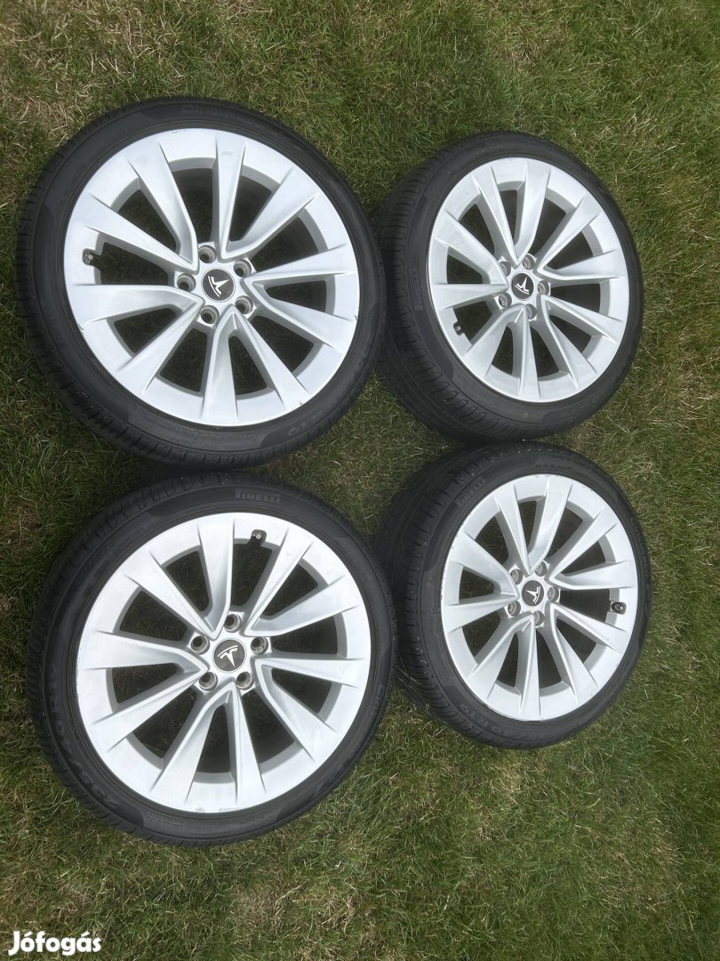 Eladó Gyári Tesla model 3 19"nyárikerék garnitúra 