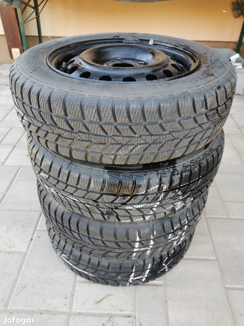 Eladó Hankook 165/70 r14 téligumi lemezfelnin