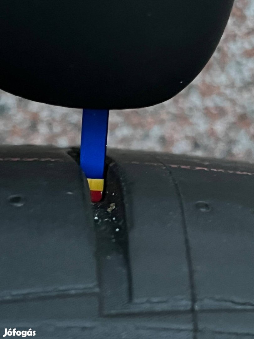 Eladó Hankook nyári gumi