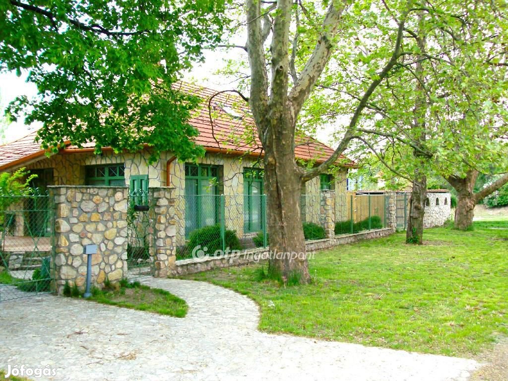 Eladó Ház, Balatonakarattya