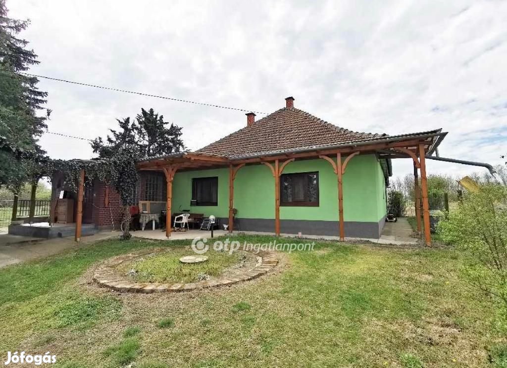 Eladó Ház, Császártöltés