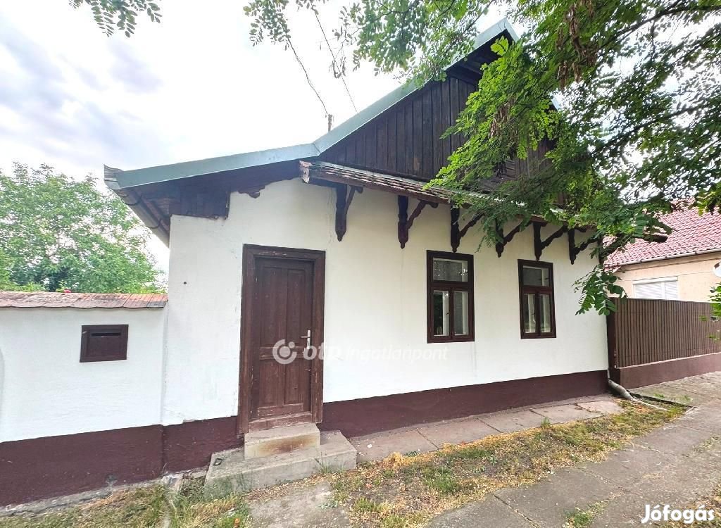 Eladó Ház, Tiszanána
