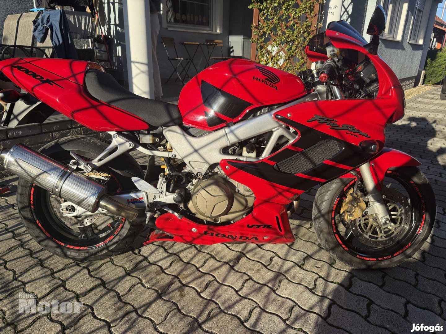 Eladó Honda VTR 1000F motorkerékpár