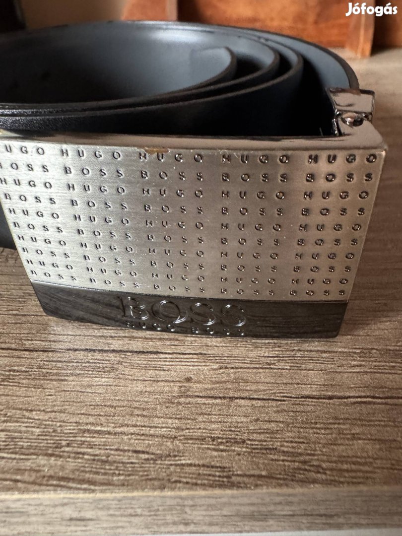 Eladó Hugo Boss új férfi bőröv 120 cm