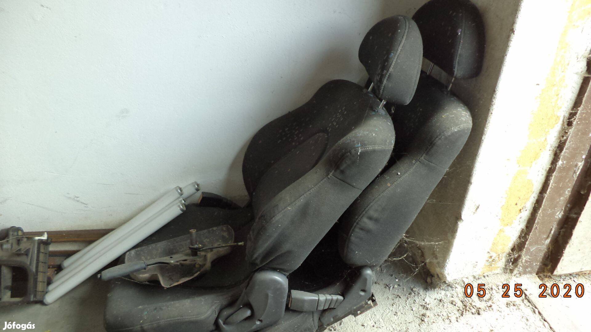 Eladó Hyundai Coupe használt alkatrész